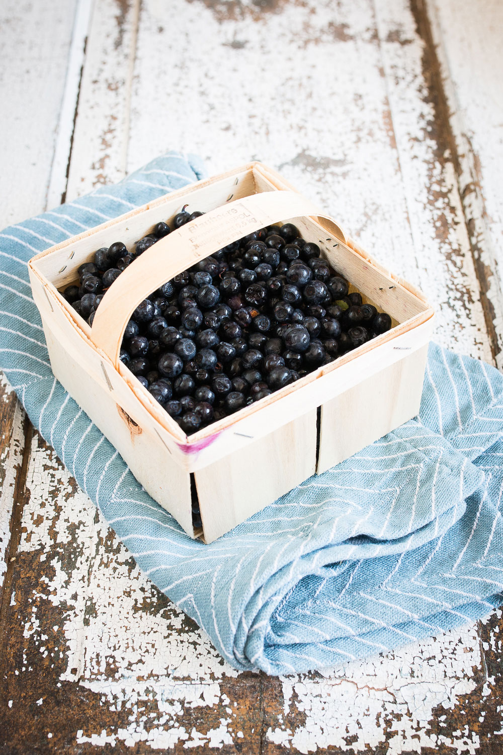 Wildkraeutersalat-Ricotta-Blaubeerdressing